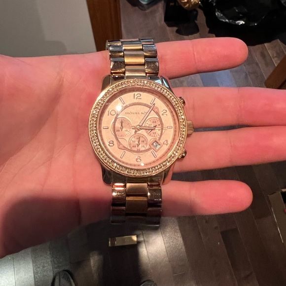 Michael Kors rose gold watch - Picture 1 of 1
